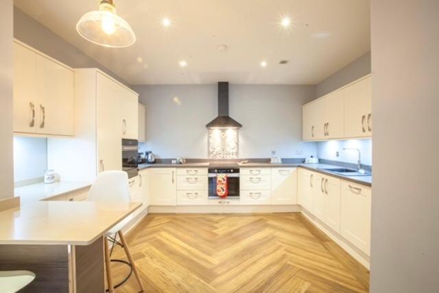 Stylish 2 Bedroom Apartment In Park Circus, West End Глазго Экстерьер фото